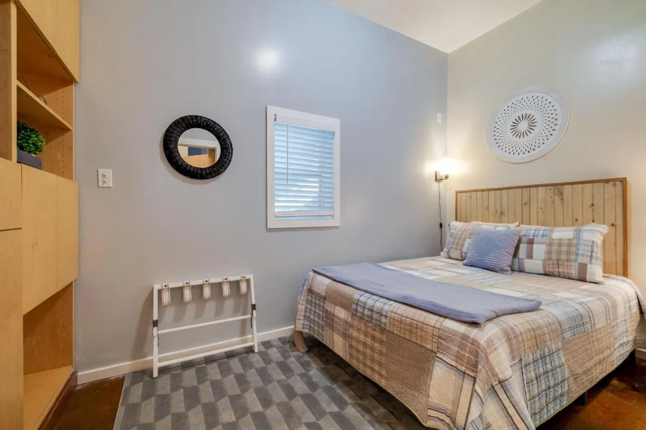 Southern Charmer-Historic District Downtown-Front Porch-Walk Score 90!!-Private Parking-1 Minute To Forsyth Park Саванна США