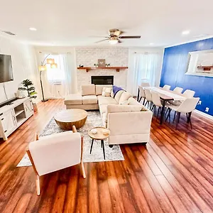 Holiday home Cozy Oasis 15min To Dt & Tybee, Away From - The Nest, Savannah